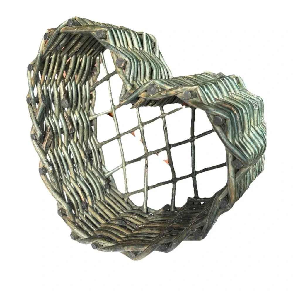 Green Heart Shaped Wicker Twig Branch Woven Basket Cottage Rustic Farmhouse 8.5